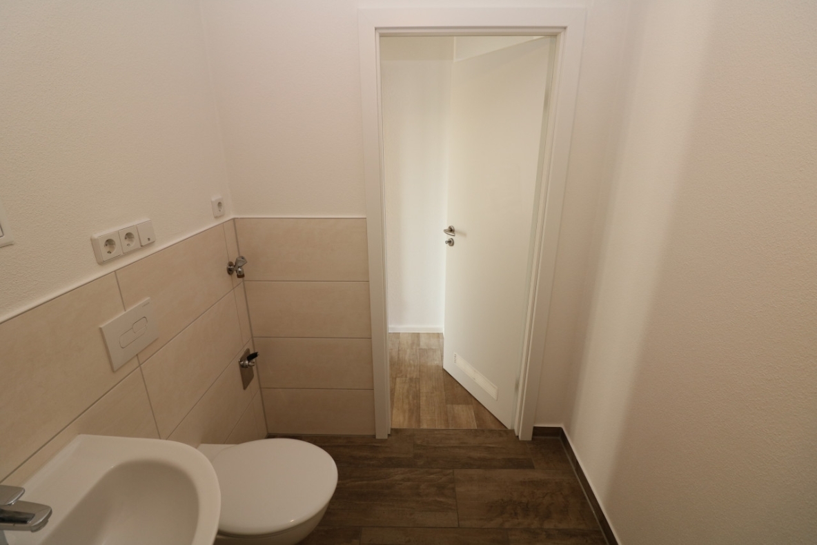 Mitten im Paradies…moderne 3-RW mit Wanne & Balkon!!! - Bad mit Wanne
