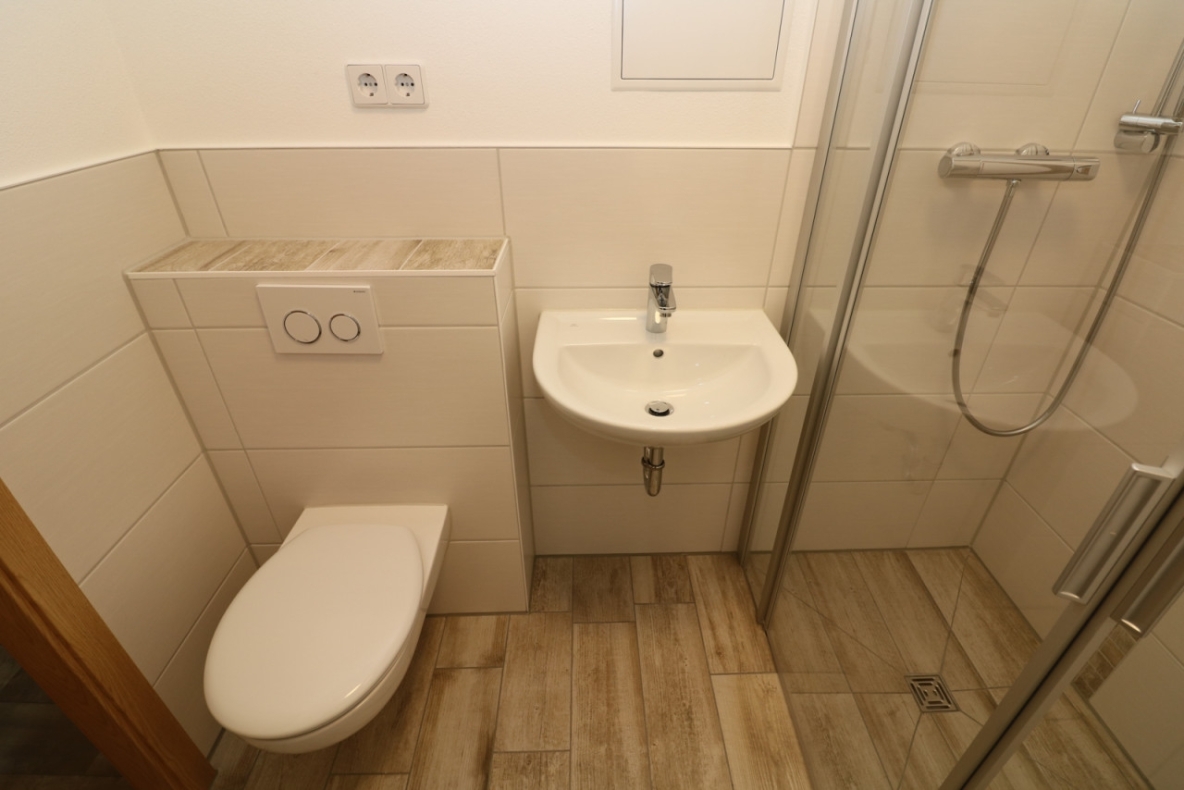 Frühlingsgefühle...tolle 2-Raum-Wohnung zum Verlieben!!! - Beispiel Bad mit Dusche