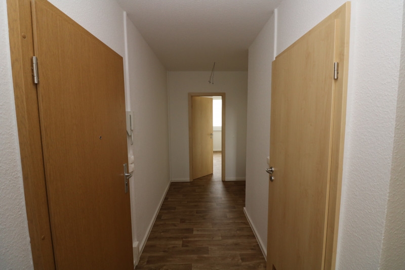 Wer Platz sucht, wird hier fündig! - 4RW im 1.OG mit Badewanne und Balkon - Beispiel Flur