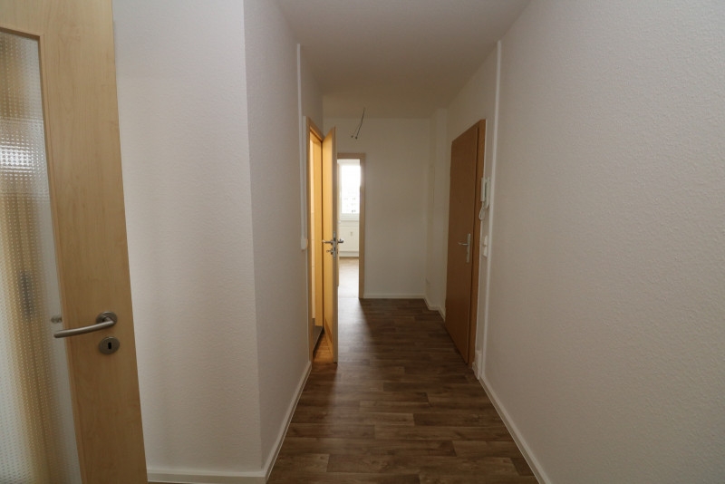 Wer Platz sucht, wird hier fündig! - 4RW im 1.OG mit Badewanne und Balkon - Beispiel Flur