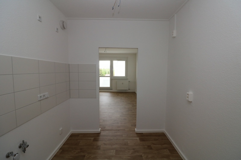 Wer Platz sucht, wird hier fündig! - 4RW im 1.OG mit Badewanne und Balkon - Beispiel Küche