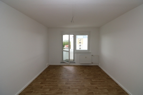 Wer Platz sucht, wird hier fündig! – 4RW im 1.OG mit Badewanne und Balkon, 09599 Freiberg, Paul-Müller-Straße 18