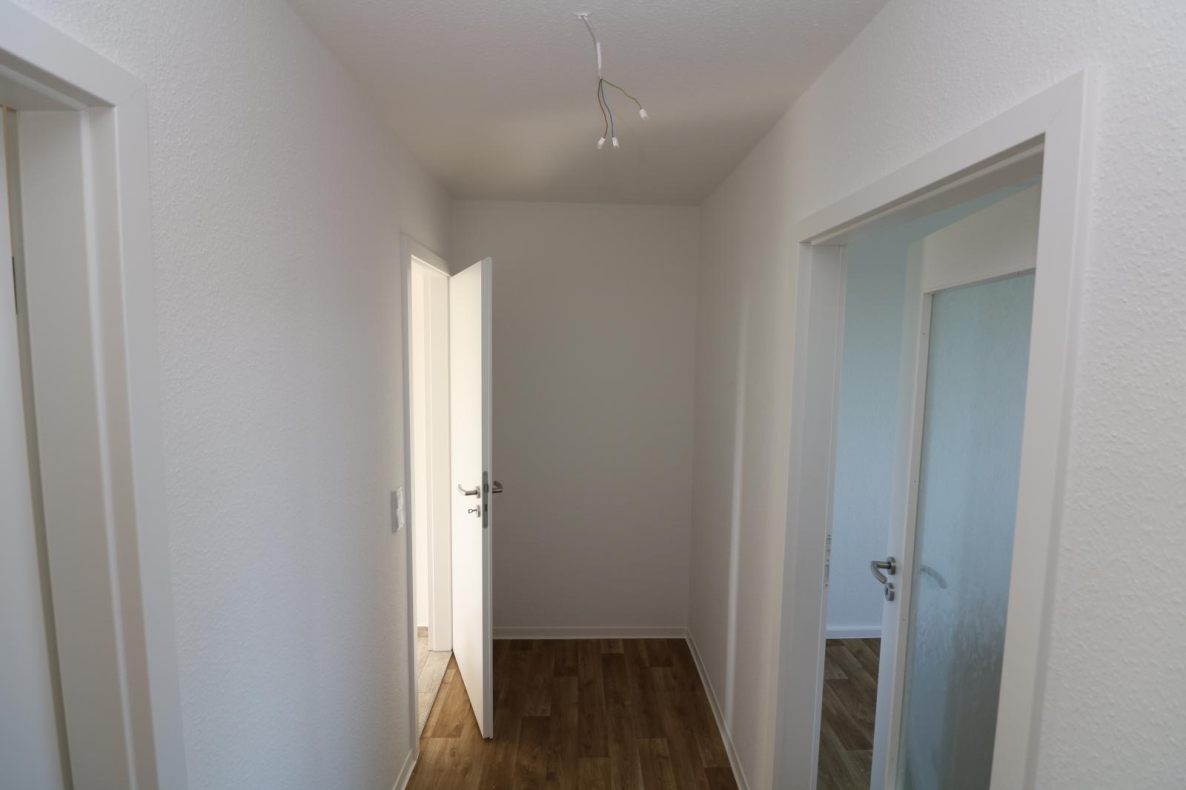 Ein Schnapper...helle 2-RW mit modernem Wannenbad!!! - Beispiel Flur