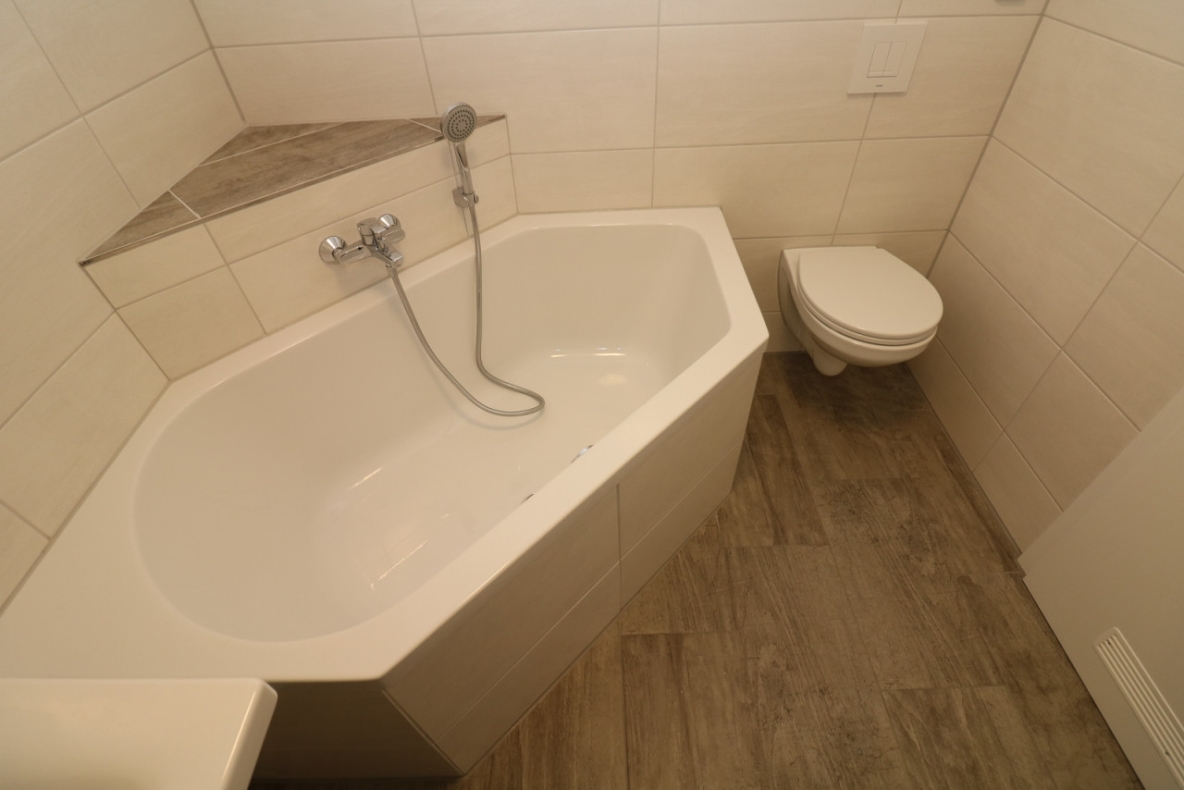 Moderne Etagenwohnung mit 2 Badezimmern...das gönn ich mir!!!! - Beispiel Bad mit Wanne