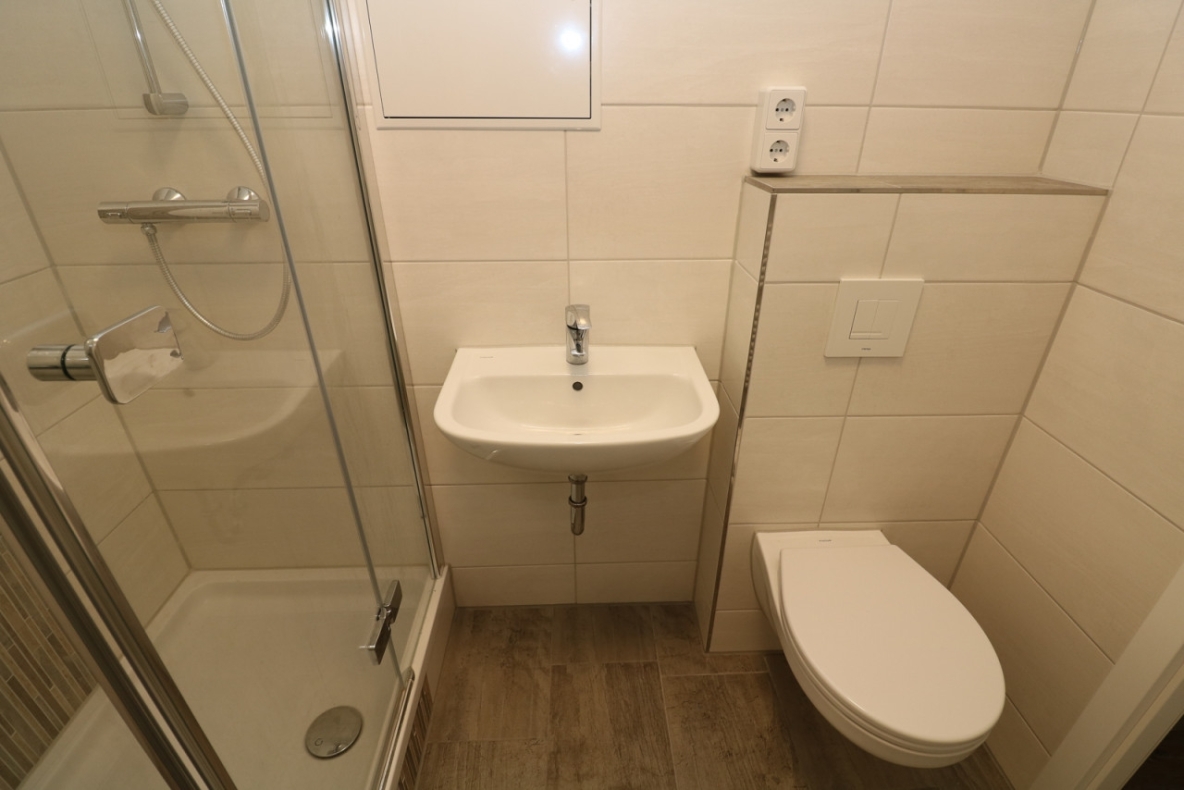 Moderne Etagenwohnung mit 2 Badezimmern...das gönn ich mir!!!! - Beispiel Bad mit Dusche