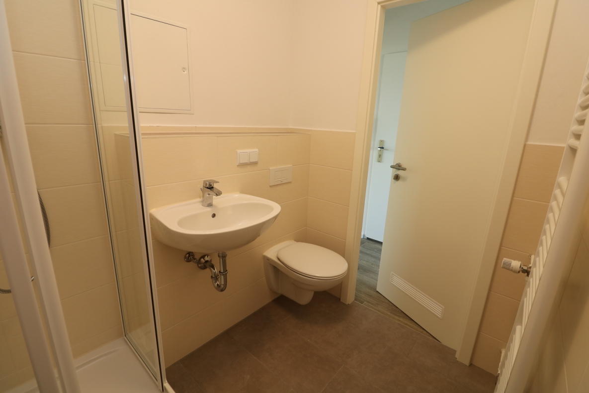 Die heißen Tage können kommen...3-RW mit Dusche u. Balkon! - Bad mit Dusche