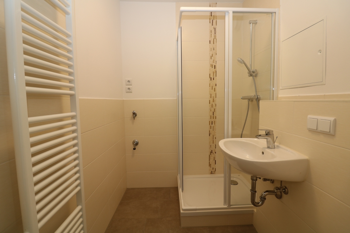 Die heißen Tage können kommen...3-RW mit Dusche u. Balkon! - Bad mit Dusche