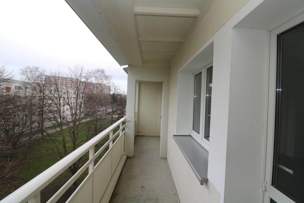 Platz für die ganze Familie...große 4-RW mit Wanne u. Balkon!!! - Balkon