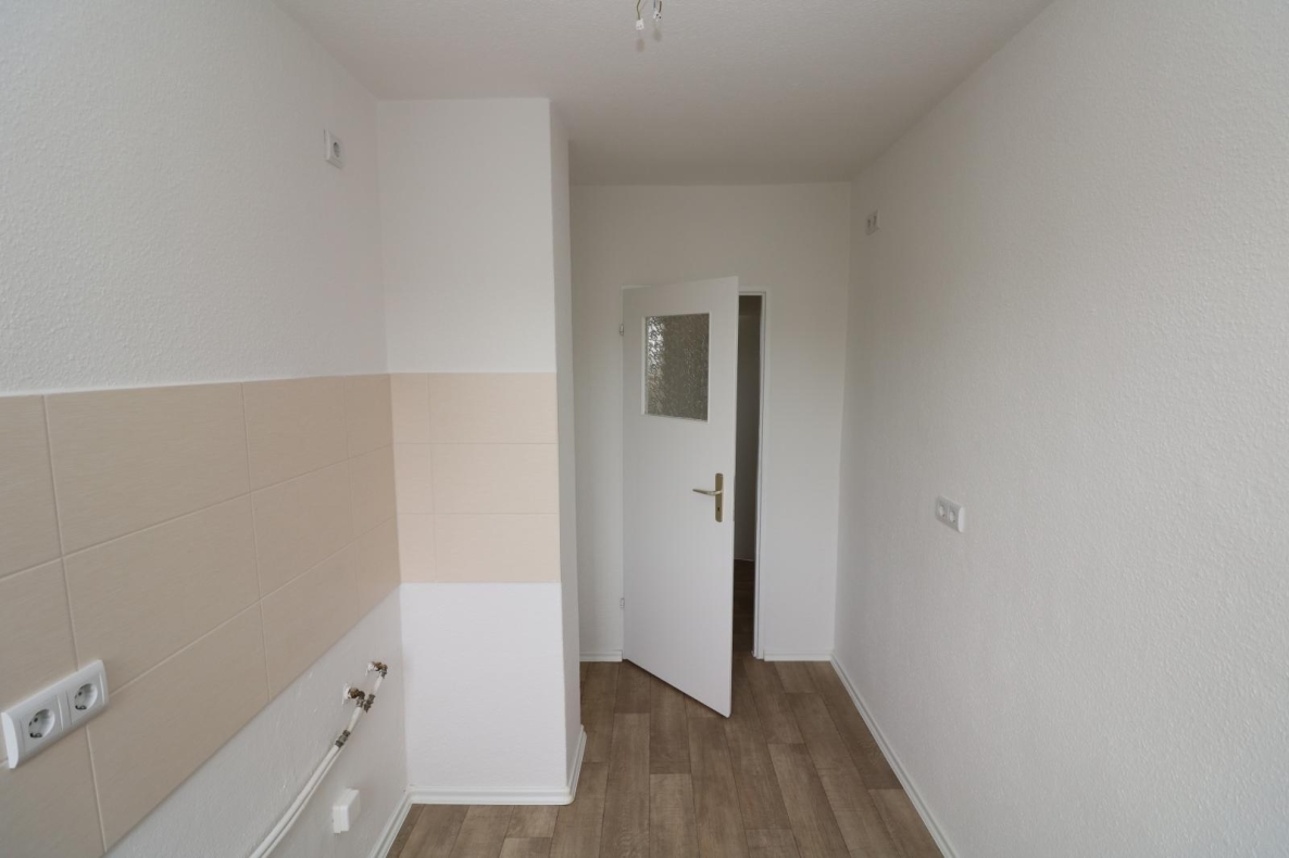 Auf die Plätze…fertig…mieten!!! Große 3-RW mit Wanne u. Balkon... - Küche