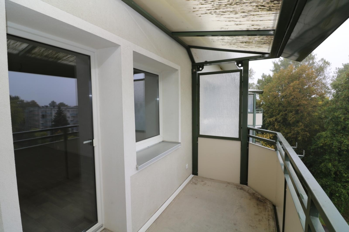 Auf die Plätze…fertig…mieten!!! Große 3-RW mit Wanne u. Balkon... - Balkon