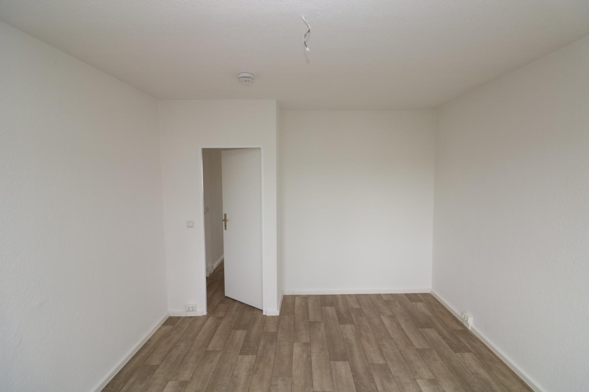 Auf die Plätze…fertig…mieten!!! Große 3-RW mit Wanne u. Balkon... - Schlafzimmer