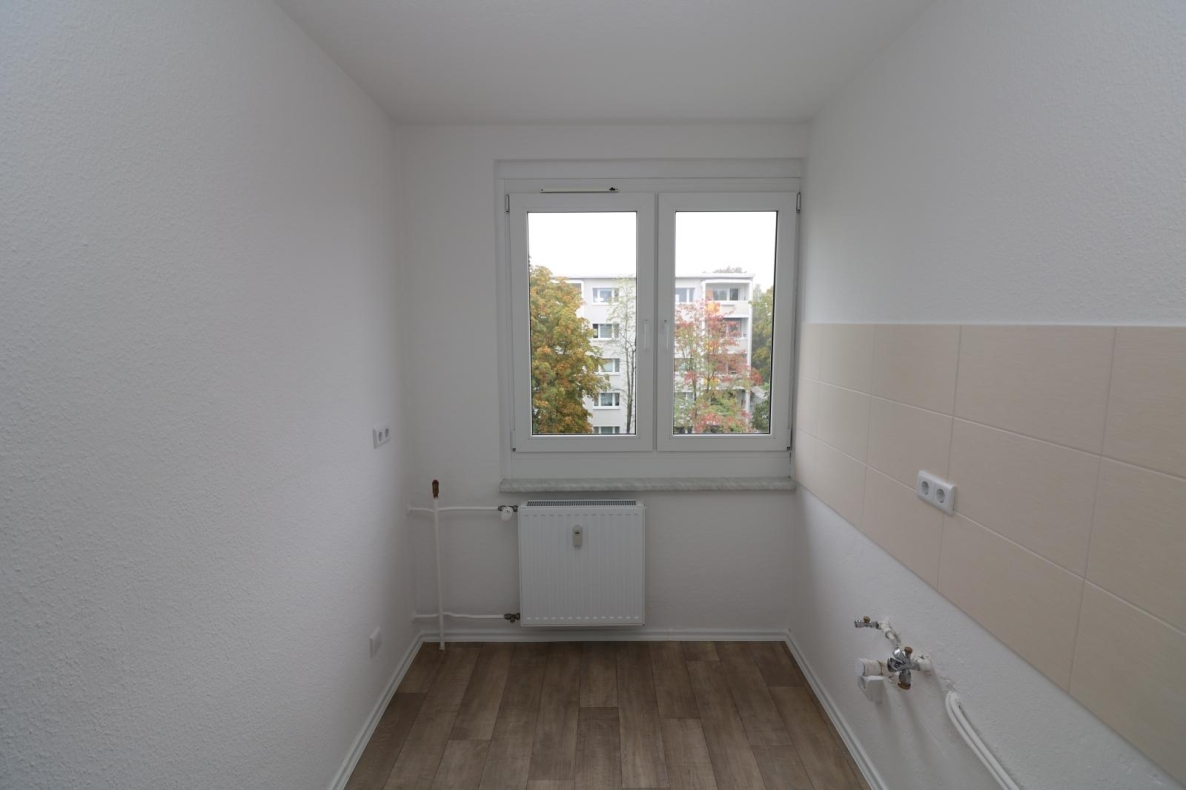 Auf die Plätze…fertig…mieten!!! Große 3-RW mit Wanne u. Balkon... - Küche