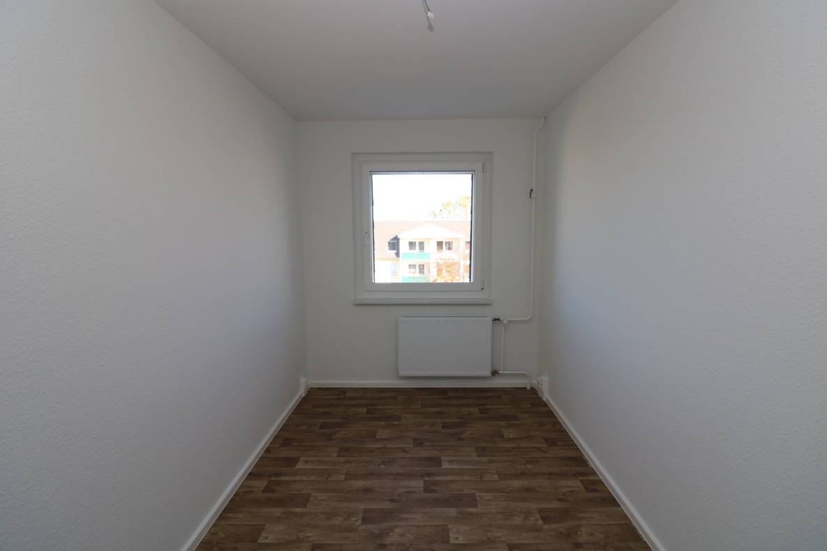 Flugzeuge im Bauch - 4-Raum-Familienwohnung mit Einbauküche und Balkon - Kinderzimmer 1