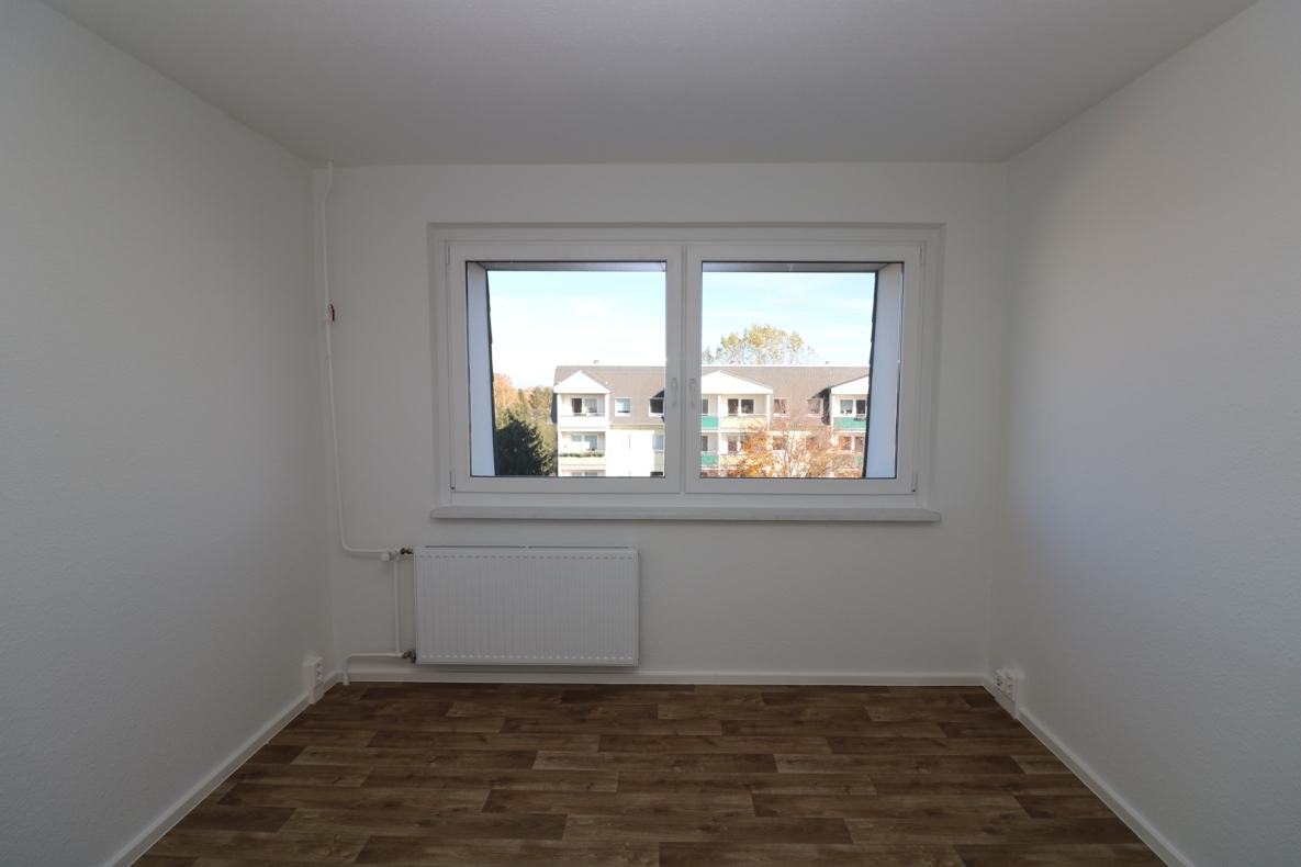 Flugzeuge im Bauch - 4-Raum-Familienwohnung mit Einbauküche und Balkon - Schlafzimmer