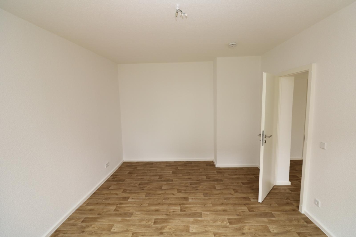 EG-Wohnung mit bodengleicher Dusche u. Balkon...da freuen sich nicht nur die Umzugshelfer! - Schlafzimmer