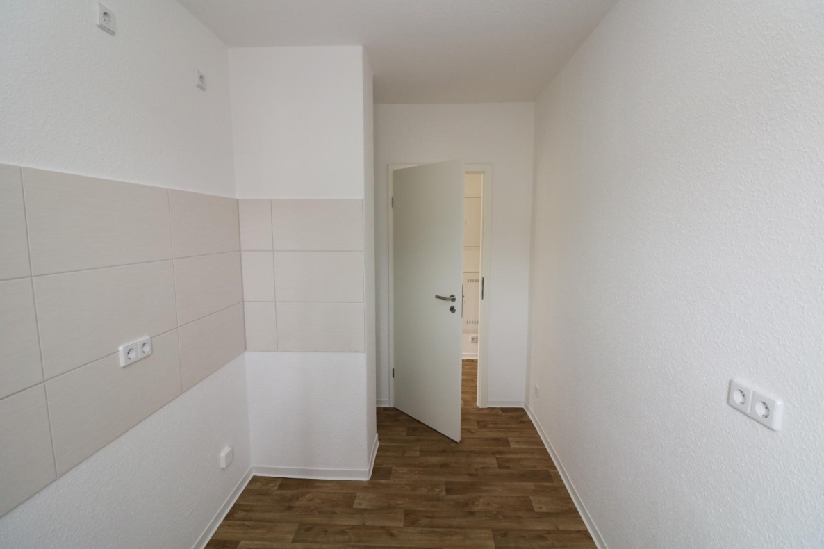 EG-Wohnung mit bodengleicher Dusche u. Balkon...da freuen sich nicht nur die Umzugshelfer! - Küche