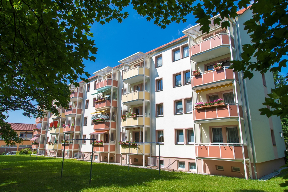 EG-Wohnung mit bodengleicher Dusche u. Balkon...da freuen sich nicht nur die Umzugshelfer! - Außenansicht