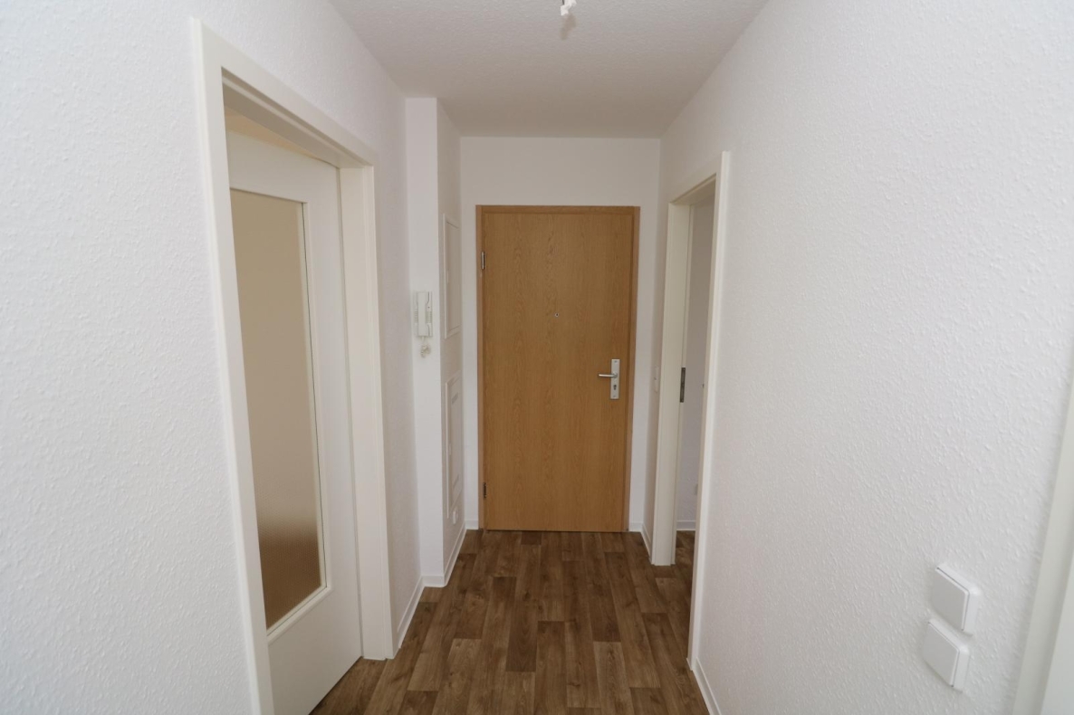 EG-Wohnung mit bodengleicher Dusche u. Balkon...da freuen sich nicht nur die Umzugshelfer! - Flur