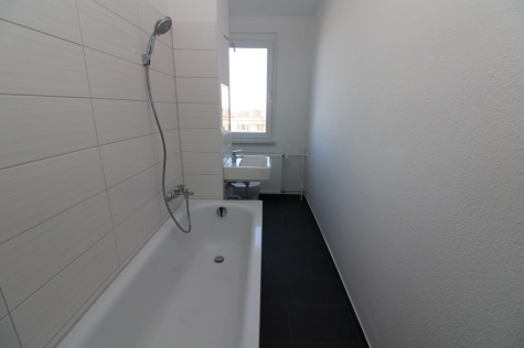 Finde dein Wohnglück – 2RW mit Badewanne und Balkon in ruhiger Lage, 09599 Freiberg, Mendelejewstraße 28