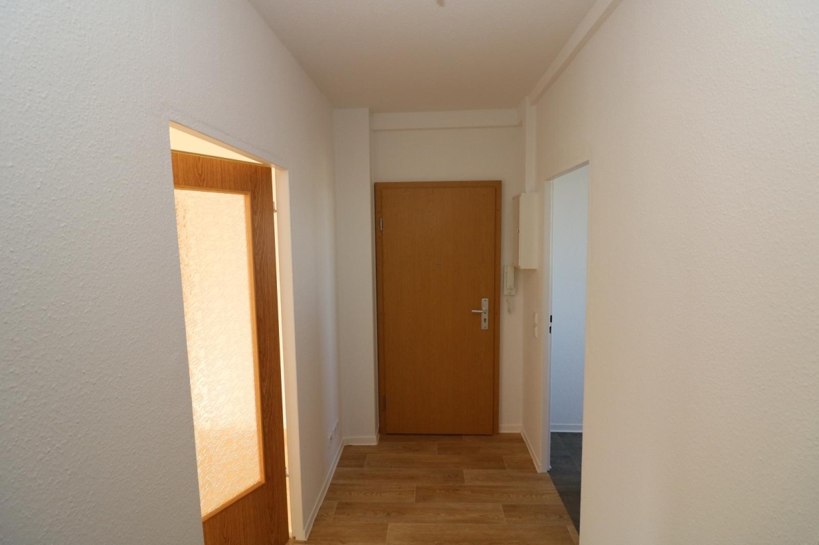 Finde dein Wohnglück - 2RW mit Badewanne und Balkon in ruhiger Lage - Flur