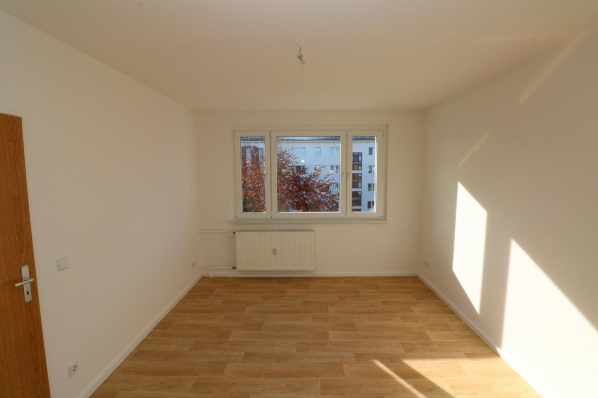 Finde dein Wohnglück - 2RW mit Badewanne und Balkon in ruhiger Lage - Schlafzimmer