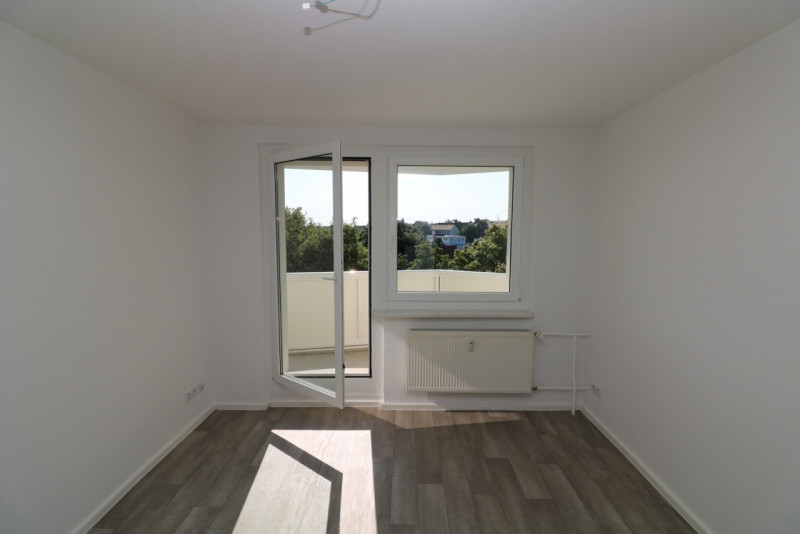 5-Raum-Familientraum mit Wanne, Dusche & 2 Balkonen!!! - Beispiel Wohnzimmer