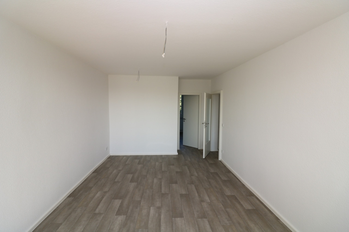 5-Raum-Familientraum mit Wanne, Dusche & 2 Balkonen!!! - Beispiel Wohnzimmer