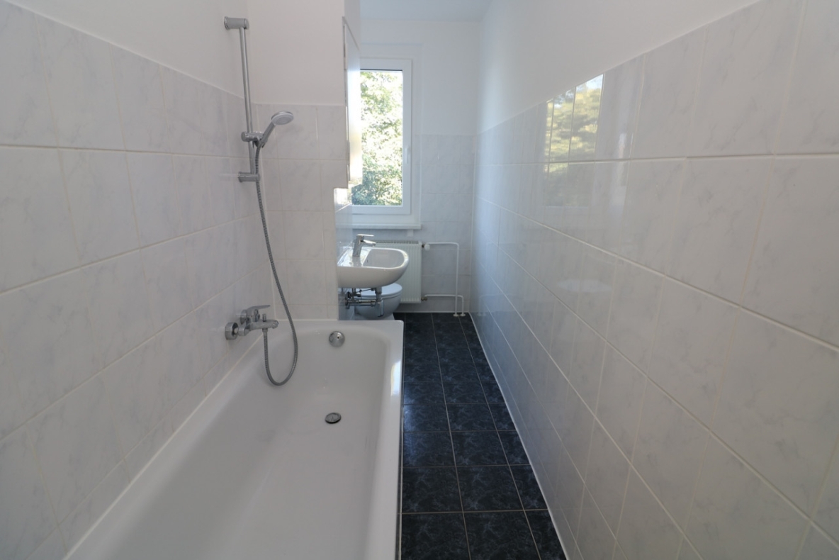 5-Raum-Familientraum mit Wanne, Dusche & 2 Balkonen!!! - Beispiel Bad