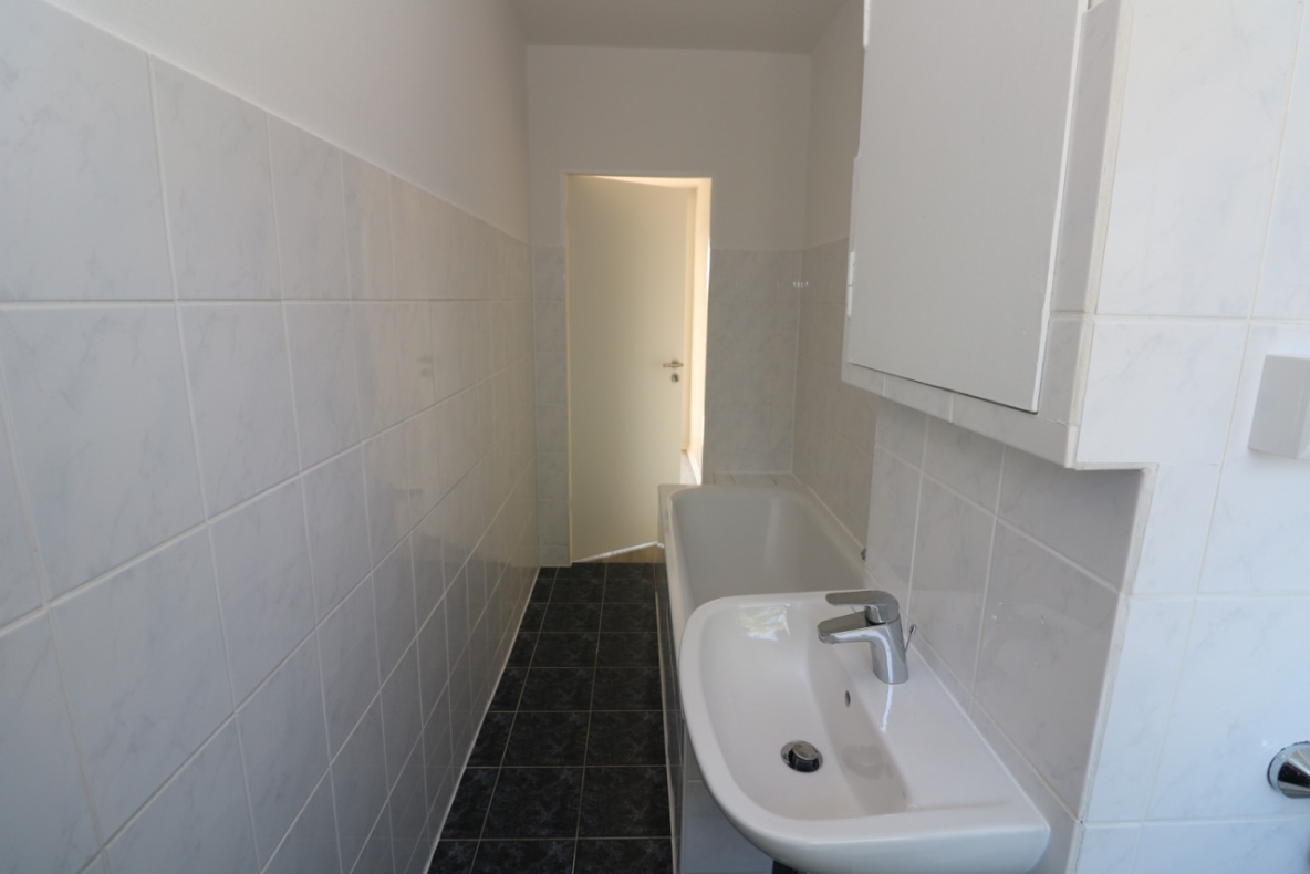 5-Raum-Familientraum mit Wanne, Dusche & 2 Balkonen!!! - Beispiel Bad