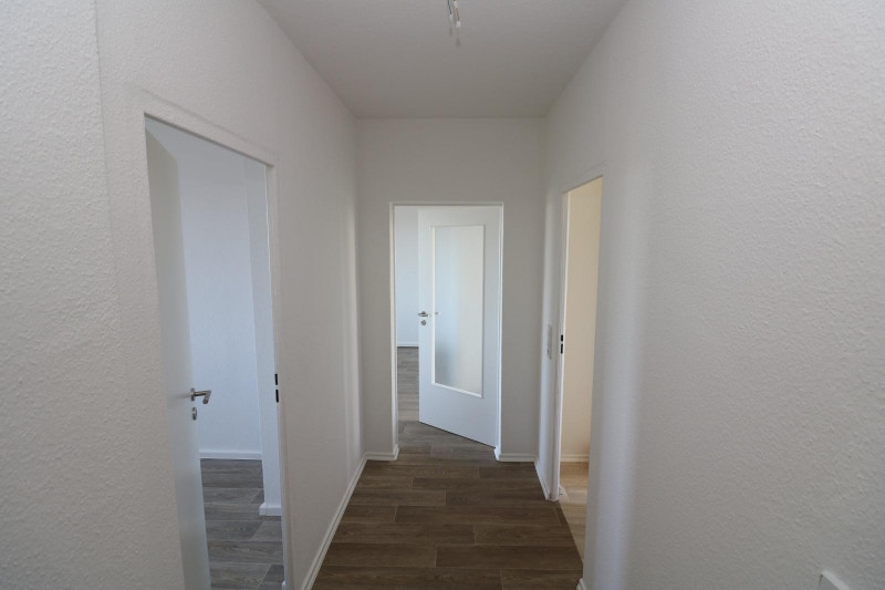 Auf Wolke 7…günstige 3-RW mit Wanne & Balkon!!! - Flur