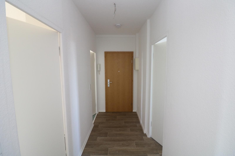 Auf Wolke 7…günstige 3-RW mit Wanne & Balkon!!! - Flur