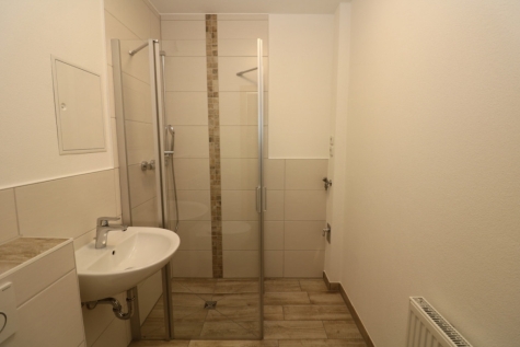 Duschen war noch nie so einfach…EG-Wohnung mit bodengleicher Dusche & Balkon!!!, 09599 Freiberg, Friedeburger Straße 34