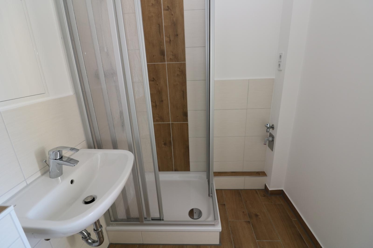 Willkommen im Schlaraffenland…XXL 3-RW mit Einbauküche!!! - Bad mit Dusche