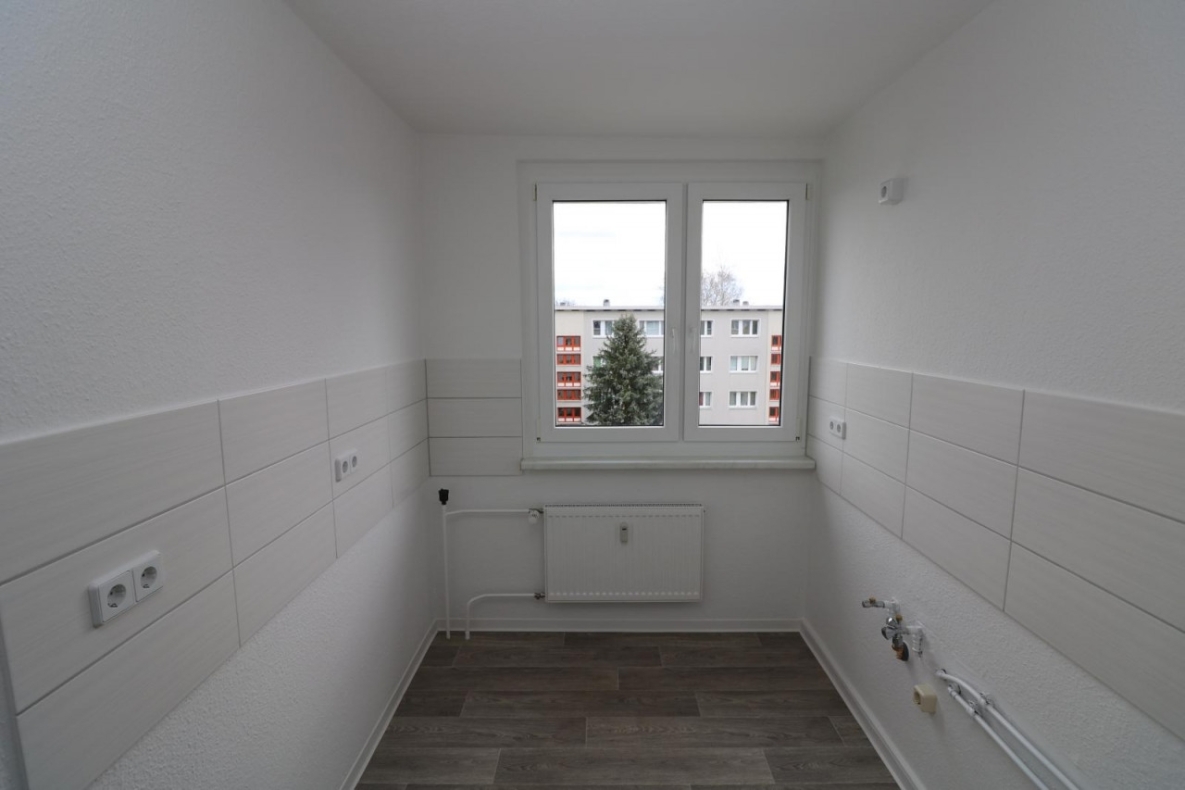 Dein Glück hat 4 Wände - 2RW mit Badewanne und Balkon - Beispiel Küche