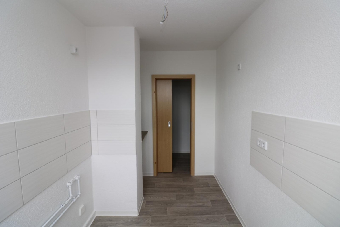 Dein Glück hat 4 Wände - 2RW mit Badewanne und Balkon - Beispiel Küche