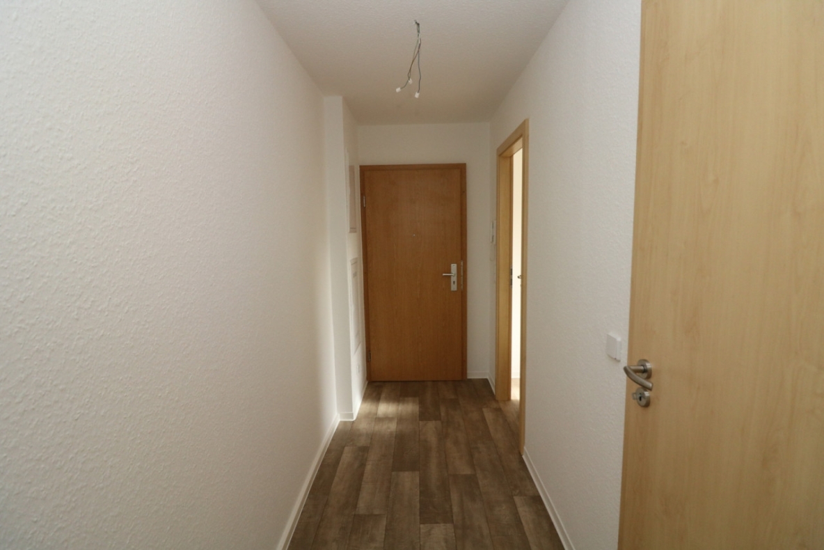 Dein Glück hat 4 Wände - 2RW mit Badewanne und Balkon - Beispiel Flur