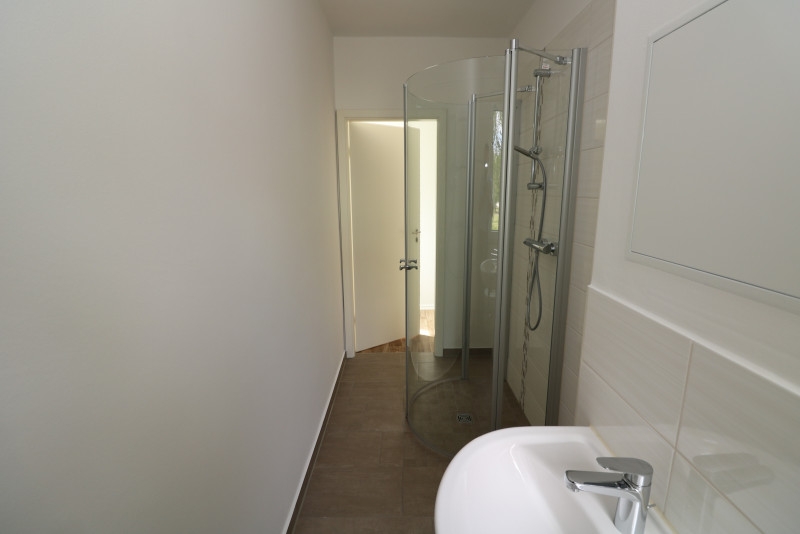 Wenige Stufen bis zum Glück - 2RW im Erdgeschoss mit ebenerdiger Dusche - Bad