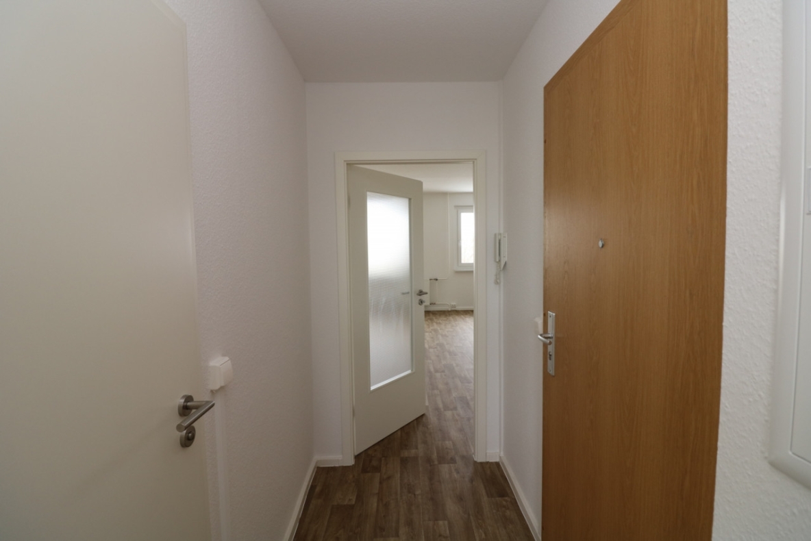 An die Töpfe...fertig...los! 2-RW mit Einbauküche, Wanne & Balkon!!! - Beispiel Flur