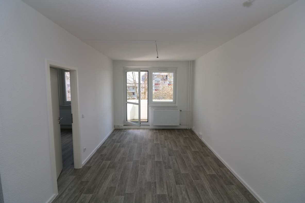 Pack die Badehose ein…helle 3-RW mit Wanne & Balkon!!! - Wohnzimmer