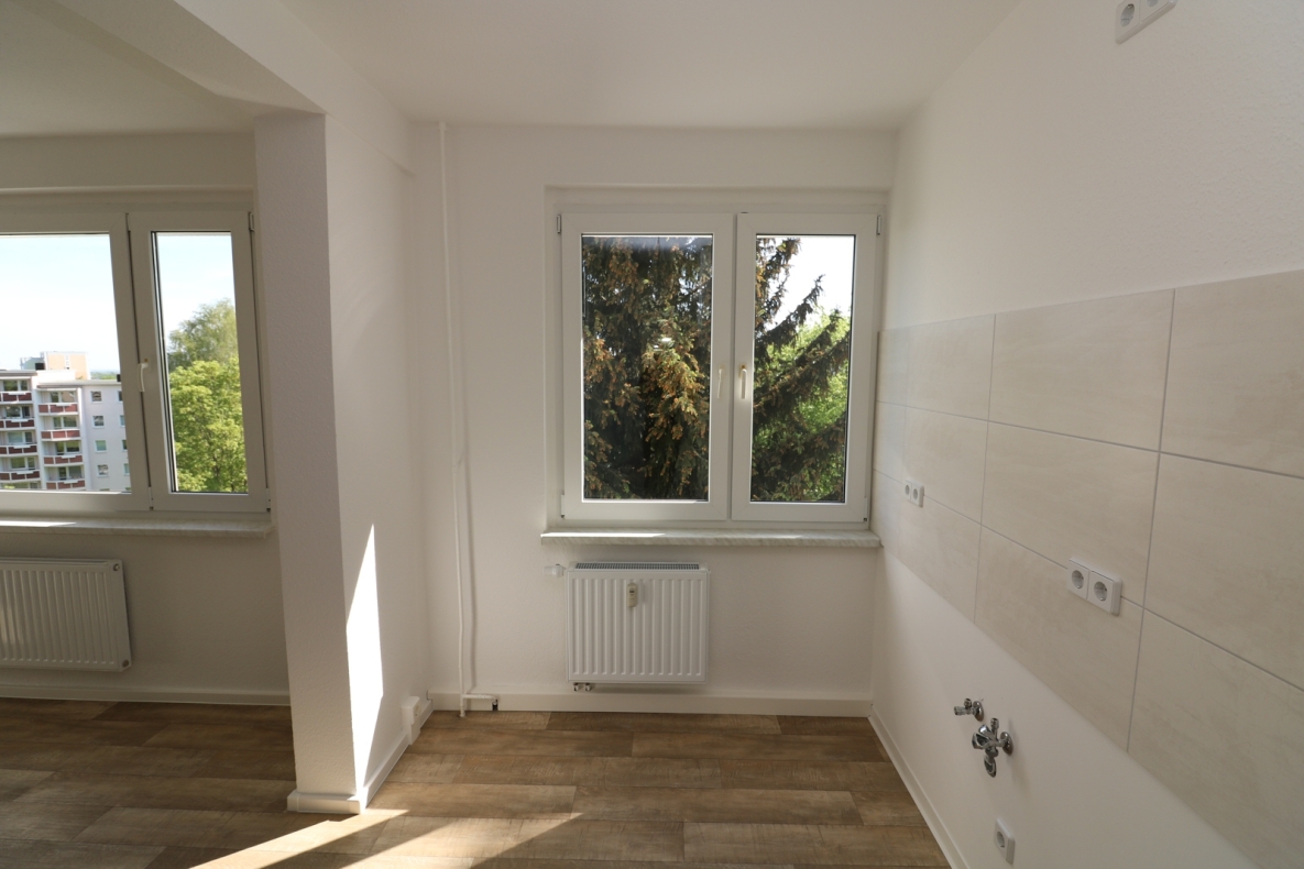 Wer´s GROß mag***Neu sanierte Etagenwohnung mit Wanne, Dusche u. 2 Balkonen!!! - Beispiel Küche