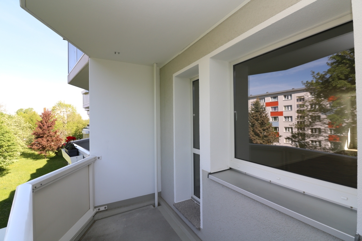 Wer´s GROß mag***Neu sanierte Etagenwohnung mit Wanne, Dusche u. 2 Balkonen!!! - Beispiel Balkon 1