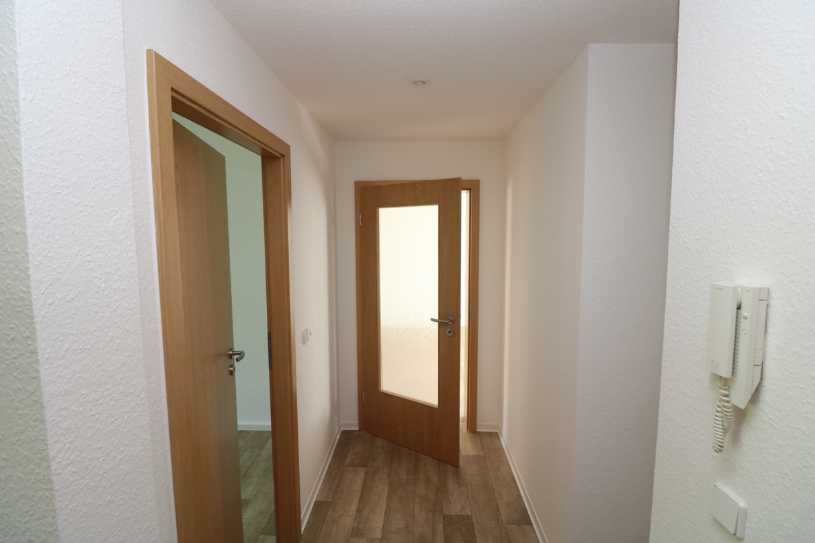 Wer´s GROß mag***Neu sanierte Etagenwohnung mit Wanne, Dusche u. 2 Balkonen!!! - Beispiel Flur