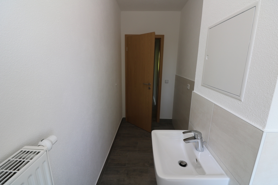 Wer´s GROß mag***Neu sanierte Etagenwohnung mit Wanne, Dusche u. 2 Balkonen!!! - Beispiel Gäste-WC