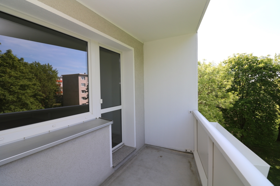 Wer´s GROß mag***Neu sanierte Etagenwohnung mit Wanne, Dusche u. 2 Balkonen!!! - Beispiel Balkon 2
