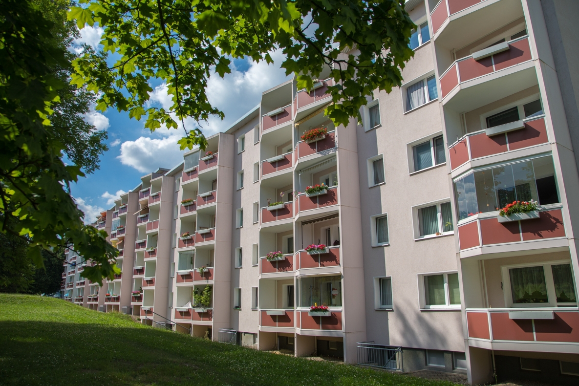 Wer´s GROß mag***Neu sanierte Etagenwohnung mit Wanne, Dusche u. 2 Balkonen!!! - Außenansicht