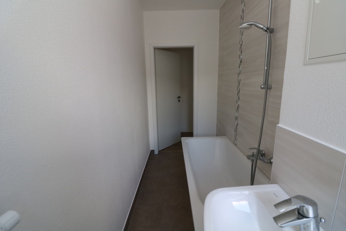 Vorsicht heiße Töpfe…3-RW mit Einbauküche & Wanne!!! - Bad mit Wanne