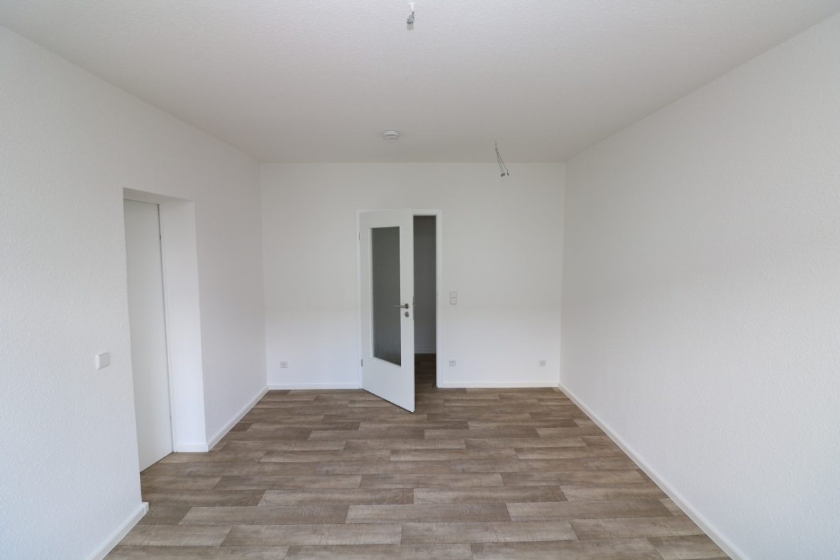 Vorsicht heiße Töpfe…3-RW mit Einbauküche & Wanne!!! - Wohnzimmer