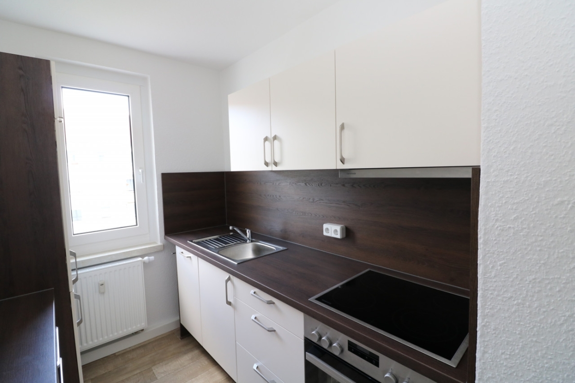 Vorsicht heiße Töpfe…3-RW mit Einbauküche & Wanne!!! - Küche