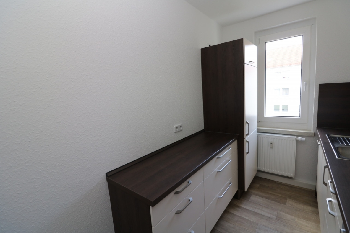 Vorsicht heiße Töpfe…3-RW mit Einbauküche & Wanne!!! - Küche