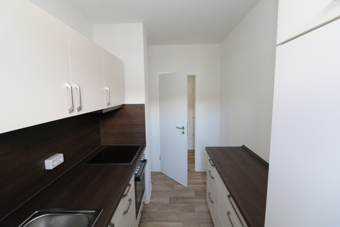 Vorsicht heiße Töpfe…3-RW mit Einbauküche & Wanne!!! - Küche